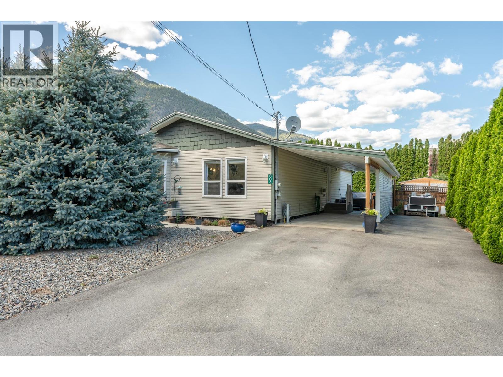 604 10th Avenue, Keremeos, British Columbia  V0X 1N3 - Photo 1 - 10386458