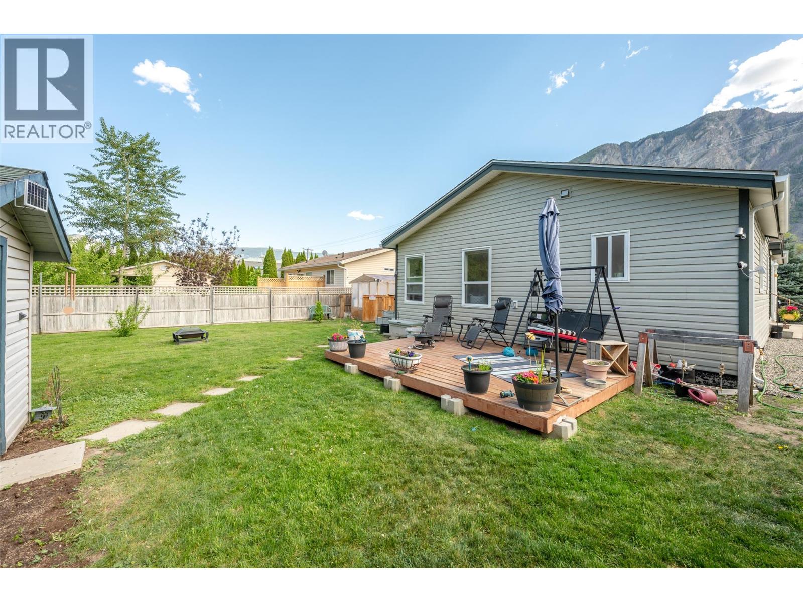 604 10th Avenue, Keremeos, British Columbia  V0X 1N3 - Photo 45 - 10386458