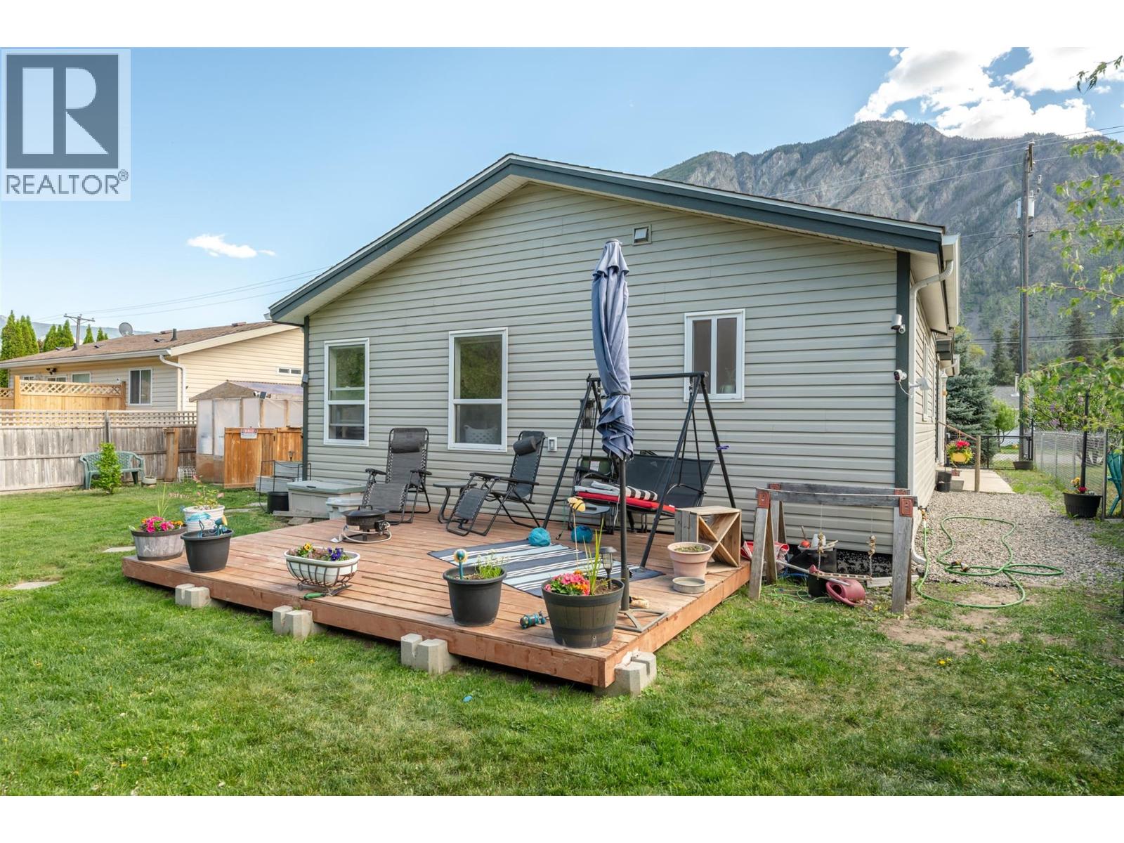 604 10th Avenue, Keremeos, British Columbia  V0X 1N3 - Photo 46 - 10386458