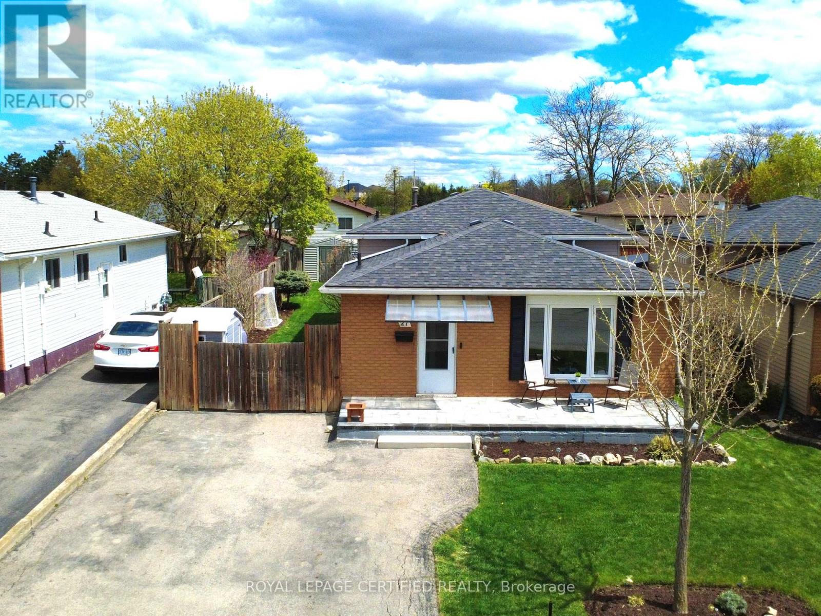 27 LAMBERT STREET, Hamilton, Ontario