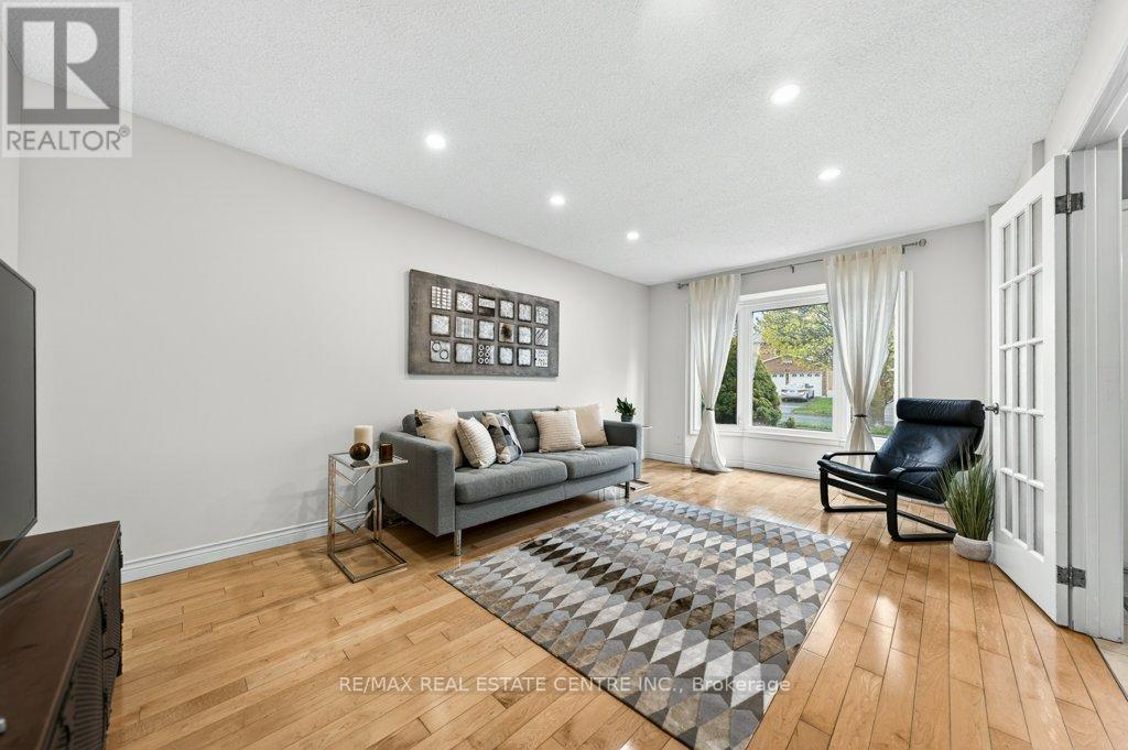 40 Old Maple Lane, Kitchener, Ontario  N2N 2L2 - Photo 4 - X13111804