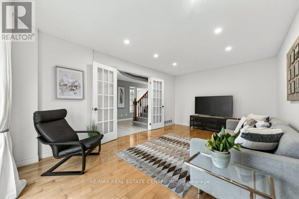 40 Old Maple Lane, Kitchener, Ontario  N2N 2L2 - Photo 5 - X13111804
