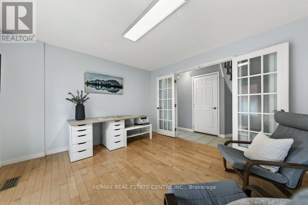 40 Old Maple Lane, Kitchener, Ontario  N2N 2L2 - Photo 7 - X13111804