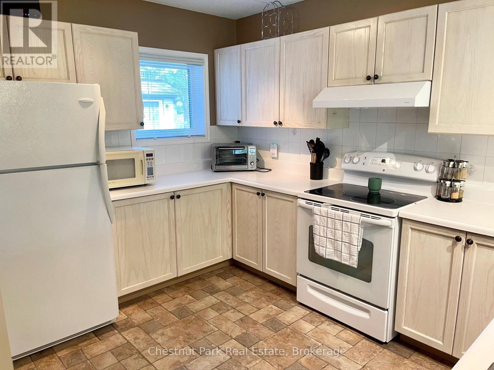 812 Suncrest Circle, Collingwood, Ontario  L9Y 5C7 - Photo 3 - S13112150