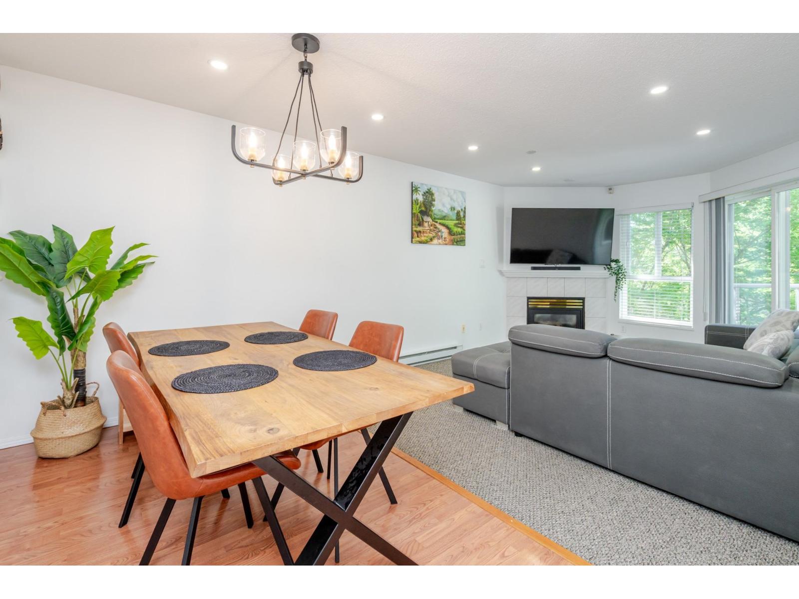 303 16137 83 AVENUE, Surrey, British Columbia