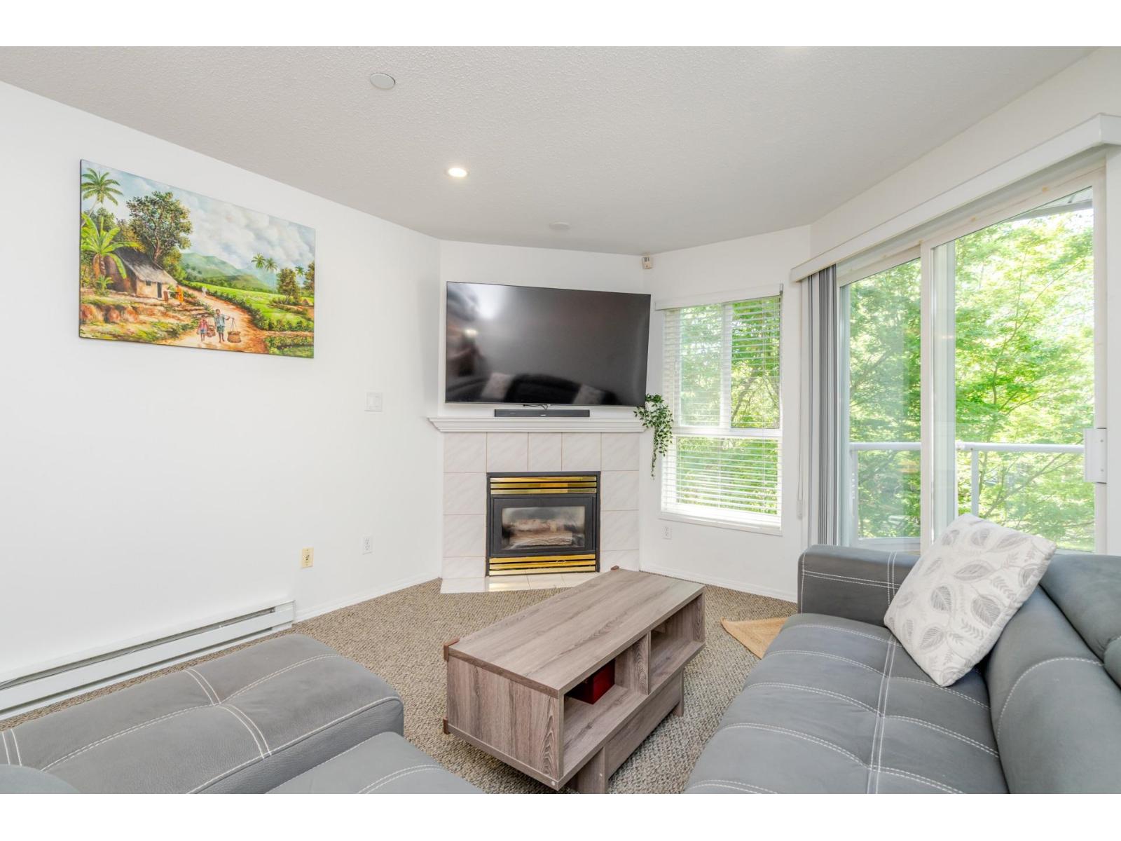 303 16137 83 Avenue, Surrey, British Columbia  V4N 0N1 - Photo 3 - R3121856