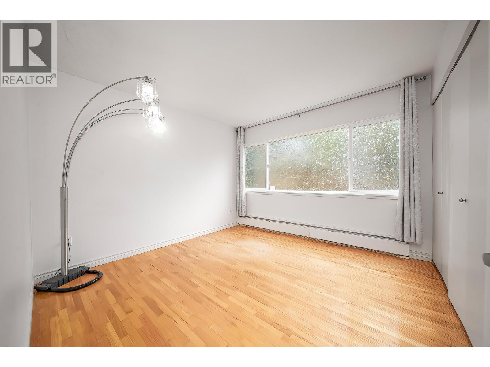 750 Westview Crescent, Vancouver, British Columbia  V7N 3X8 - Photo 5 - R3119758