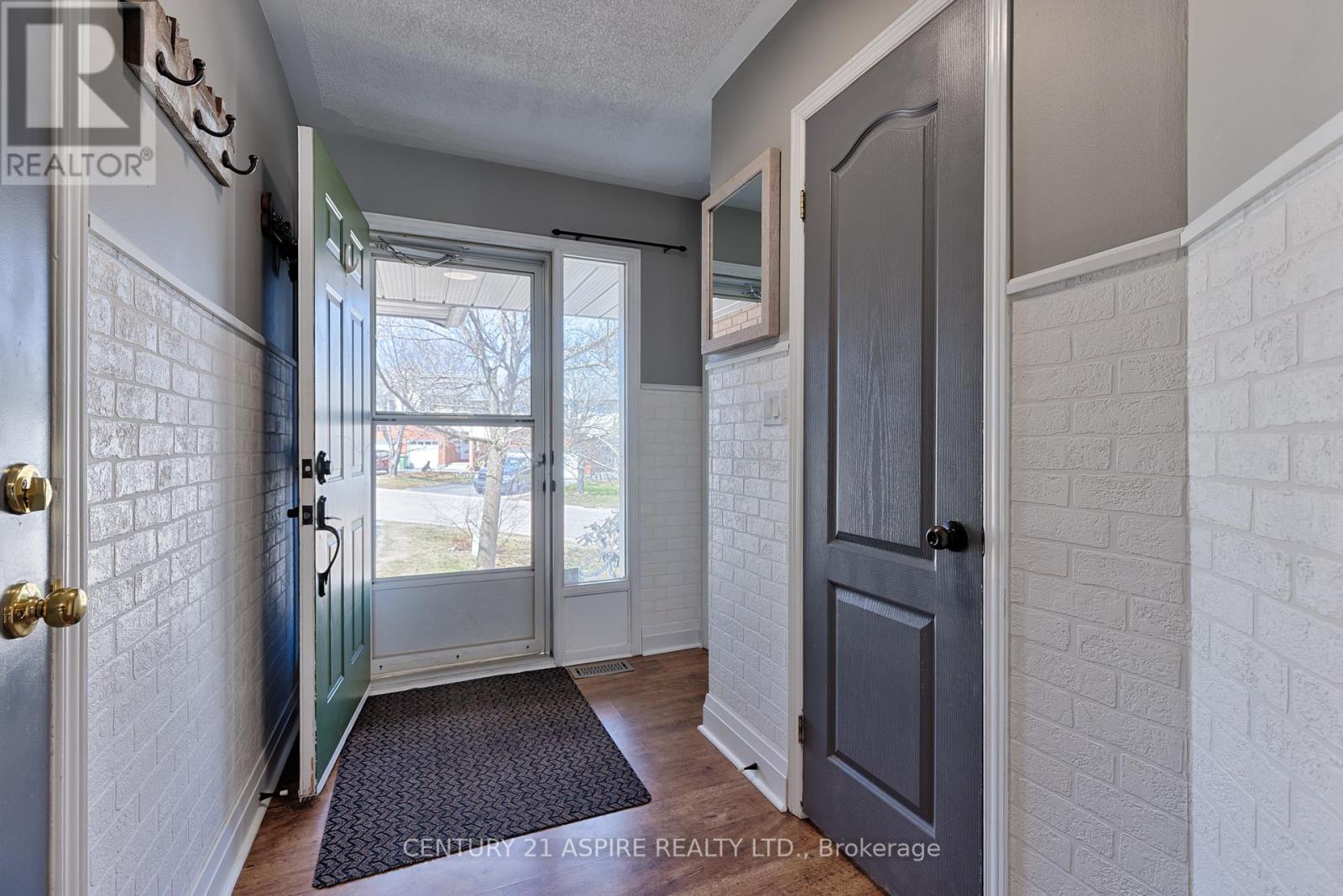 30 Vermont Meadow, Petawawa, Ontario  K8H 3N4 - Photo 2 - X13112056