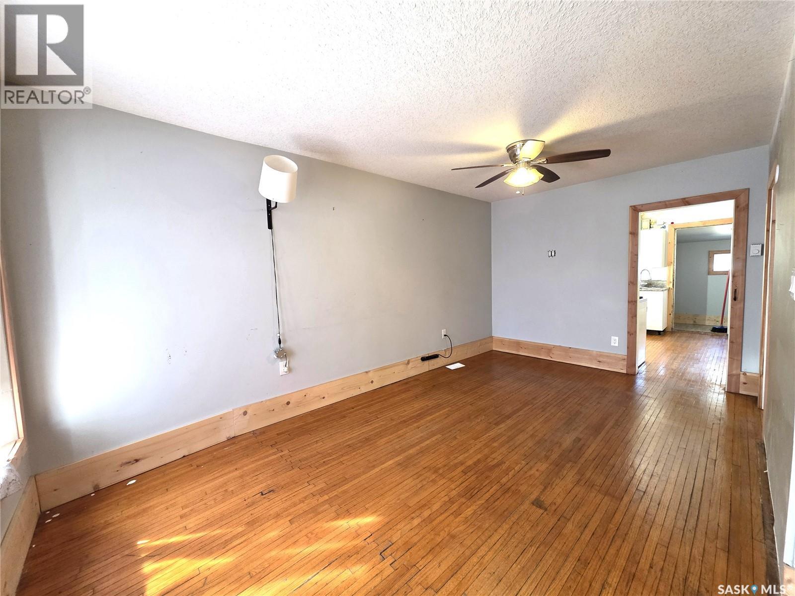 829 I Avenue N, Saskatoon, Saskatchewan  S7L 2H2 - Photo 2 - SK035601