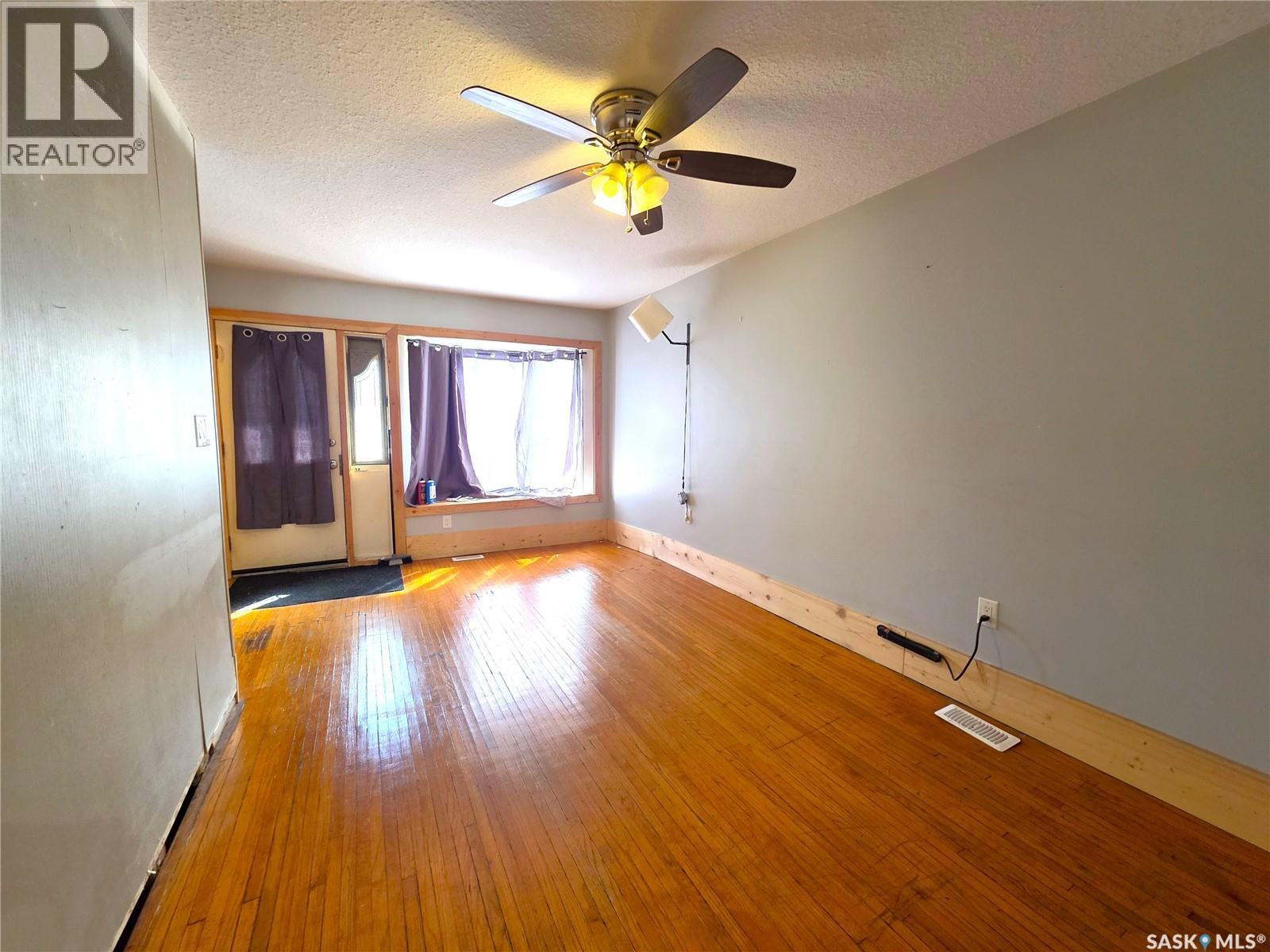 829 I Avenue N, Saskatoon, Saskatchewan  S7L 2H2 - Photo 3 - SK035601