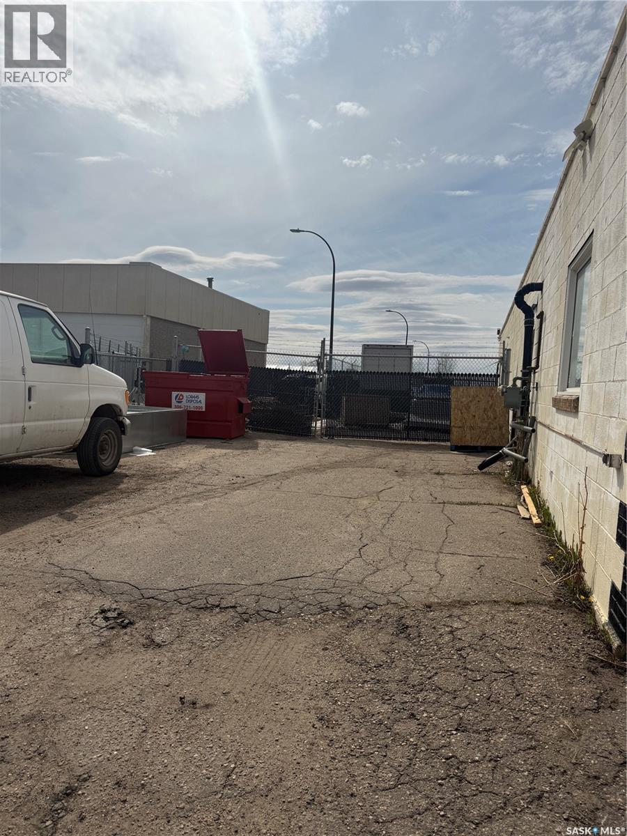 1550 Park Street, Regina, Saskatchewan  S4N 2G1 - Photo 4 - SK035555
