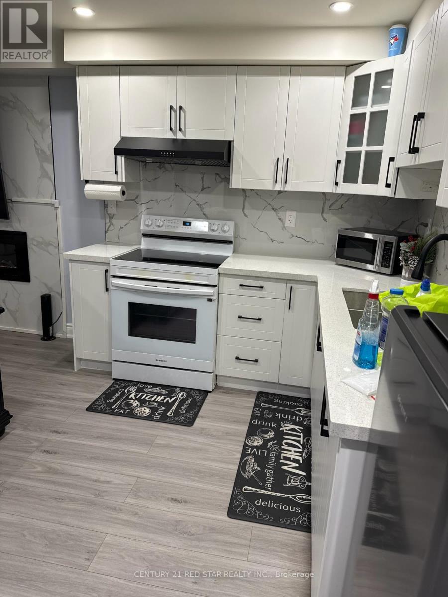 259 Robert Parkinson Drive, Brampton, Ontario L7A 3Y1 - Photo 2 - W13099170