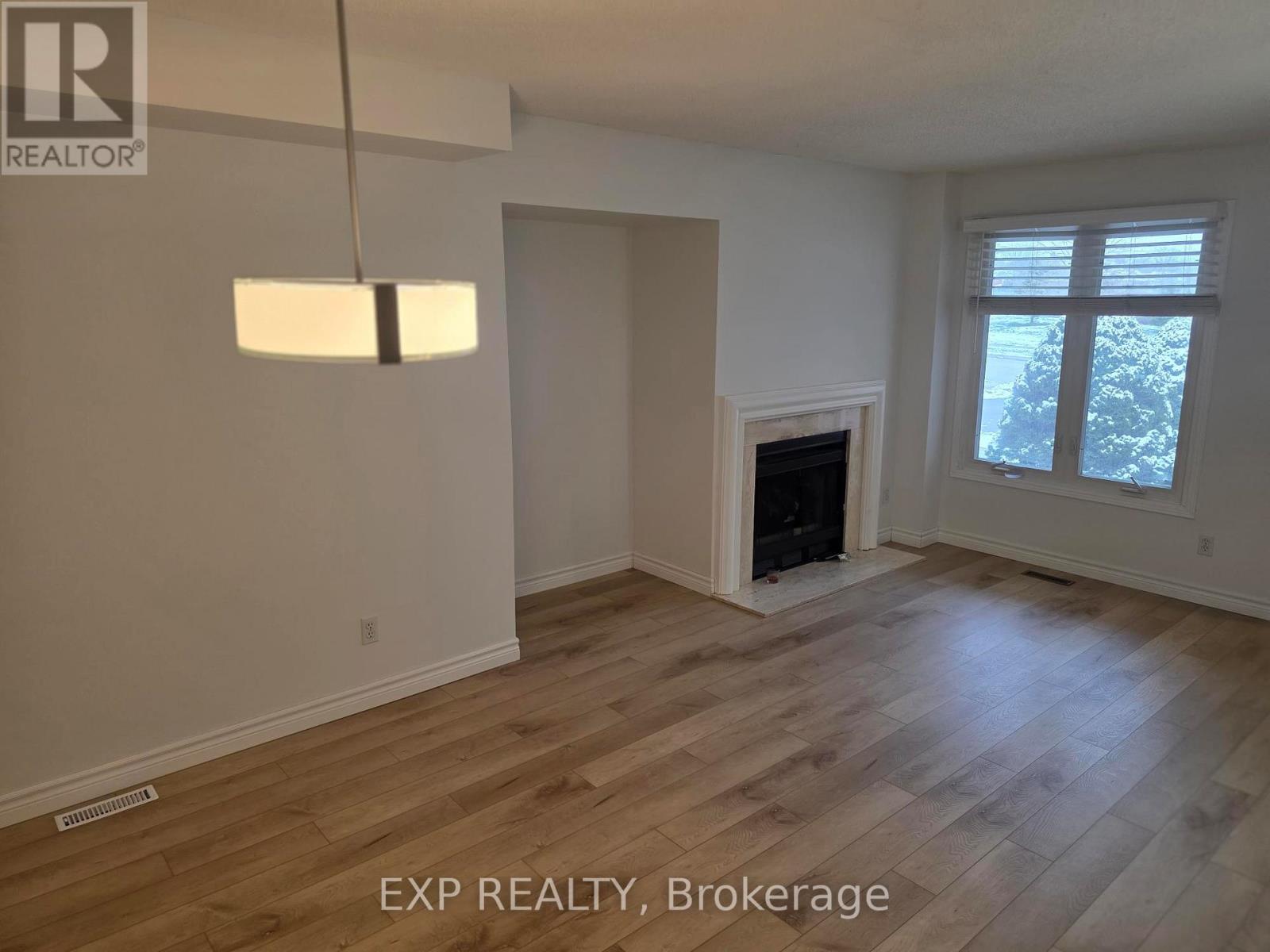 1296 Valerie Crescent W, Oakville, Ontario  L6J 7E5 - Photo 2 - W12853360