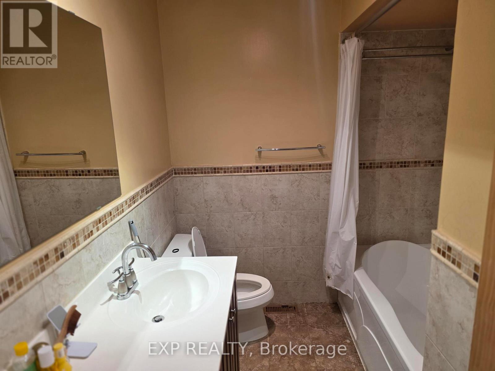 1296 Valerie Crescent W, Oakville, Ontario  L6J 7E5 - Photo 15 - W12853360