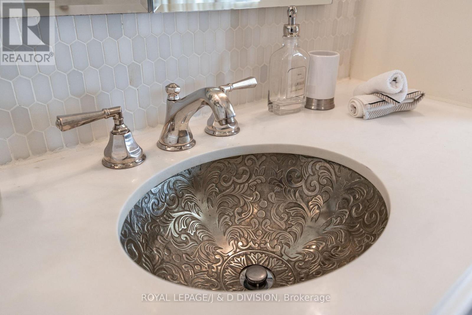 477 Roxton Road, Toronto, Ontario  M6G 3R5 - Photo 38 - C13112044