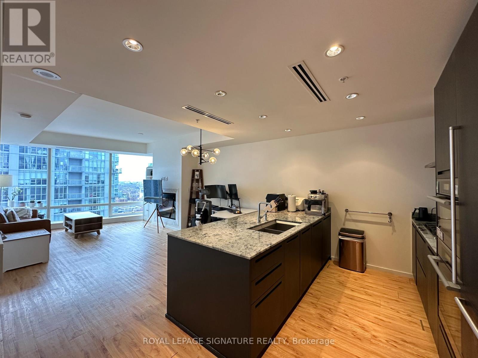 3104 - 180 University Avenue, Toronto, Ontario  M5H 0A2 - Photo 2 - C13112068