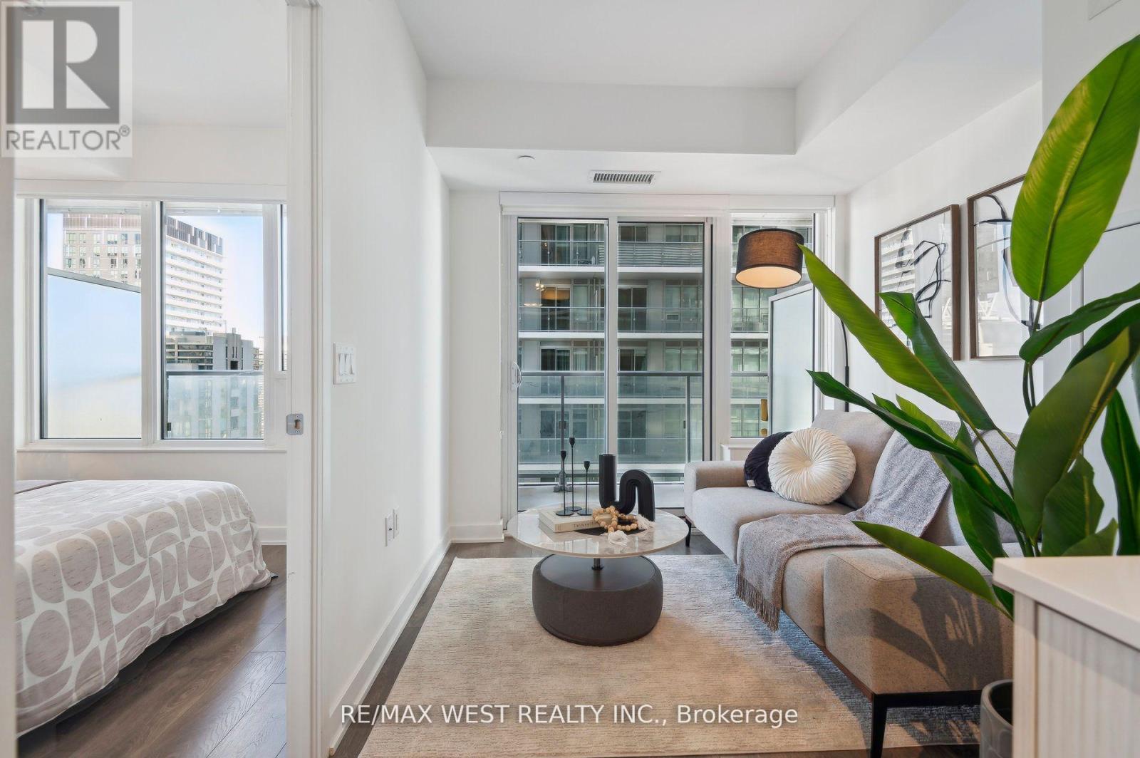 2215 - 195 Redpath Avenue, Toronto, Ontario  M4P 0E4 - Photo 4 - C13112124