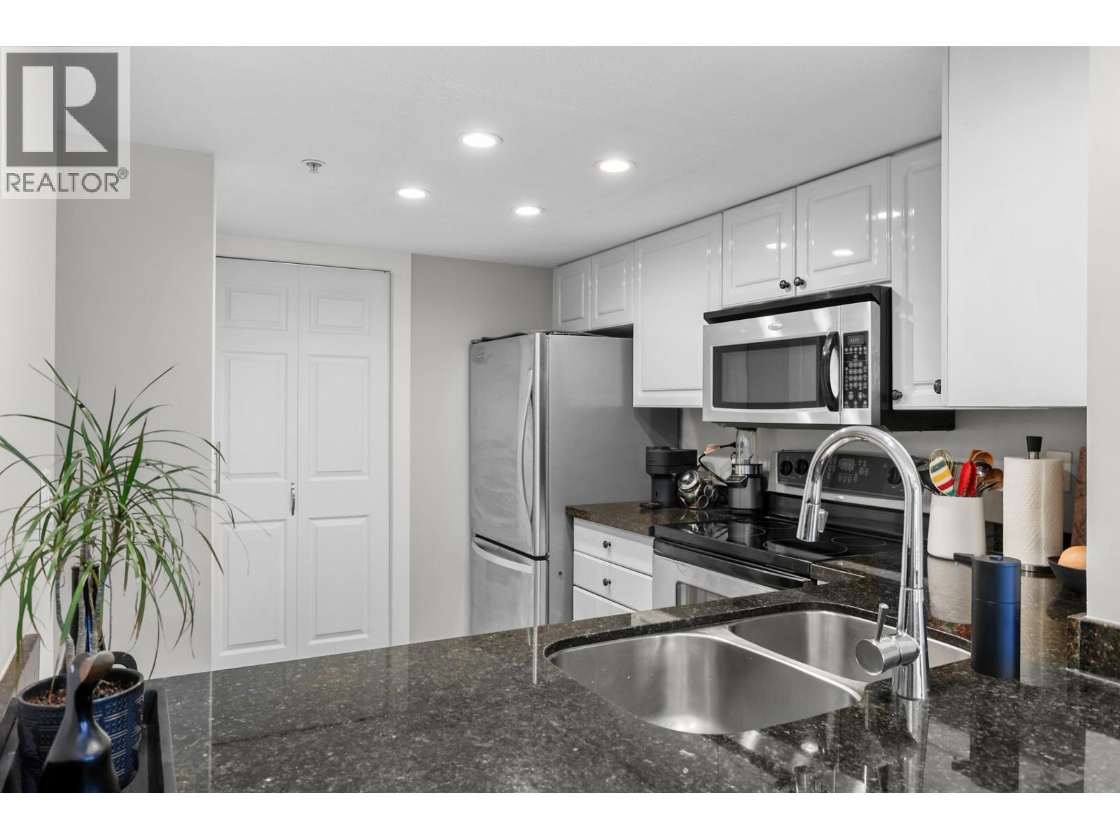 402 220 Newport Drive, Port Moody, British Columbia  V3H 5B8 - Photo 4 - R3121866