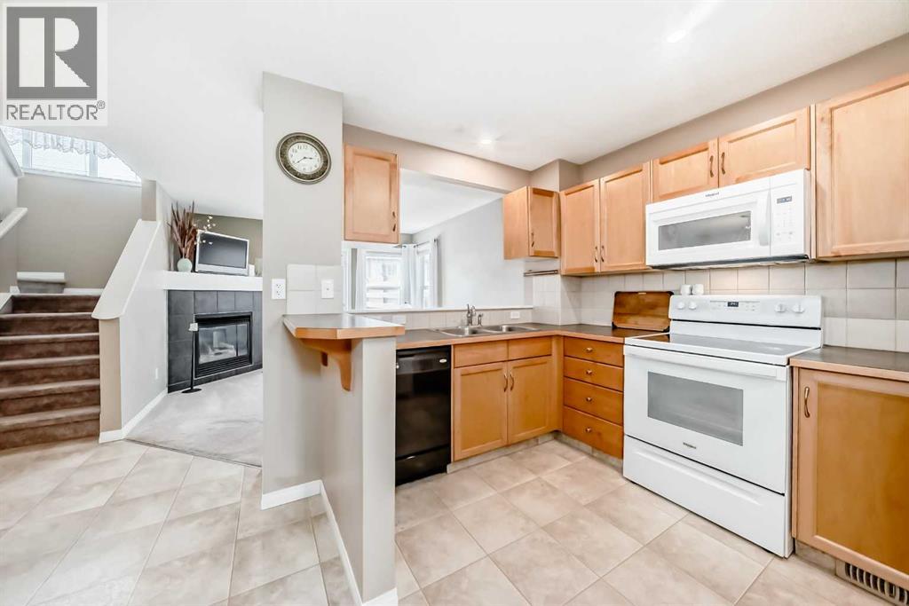 137 Luxstone Way Sw, Airdrie, Alberta  T4B 3C2 - Photo 3 - A2305690