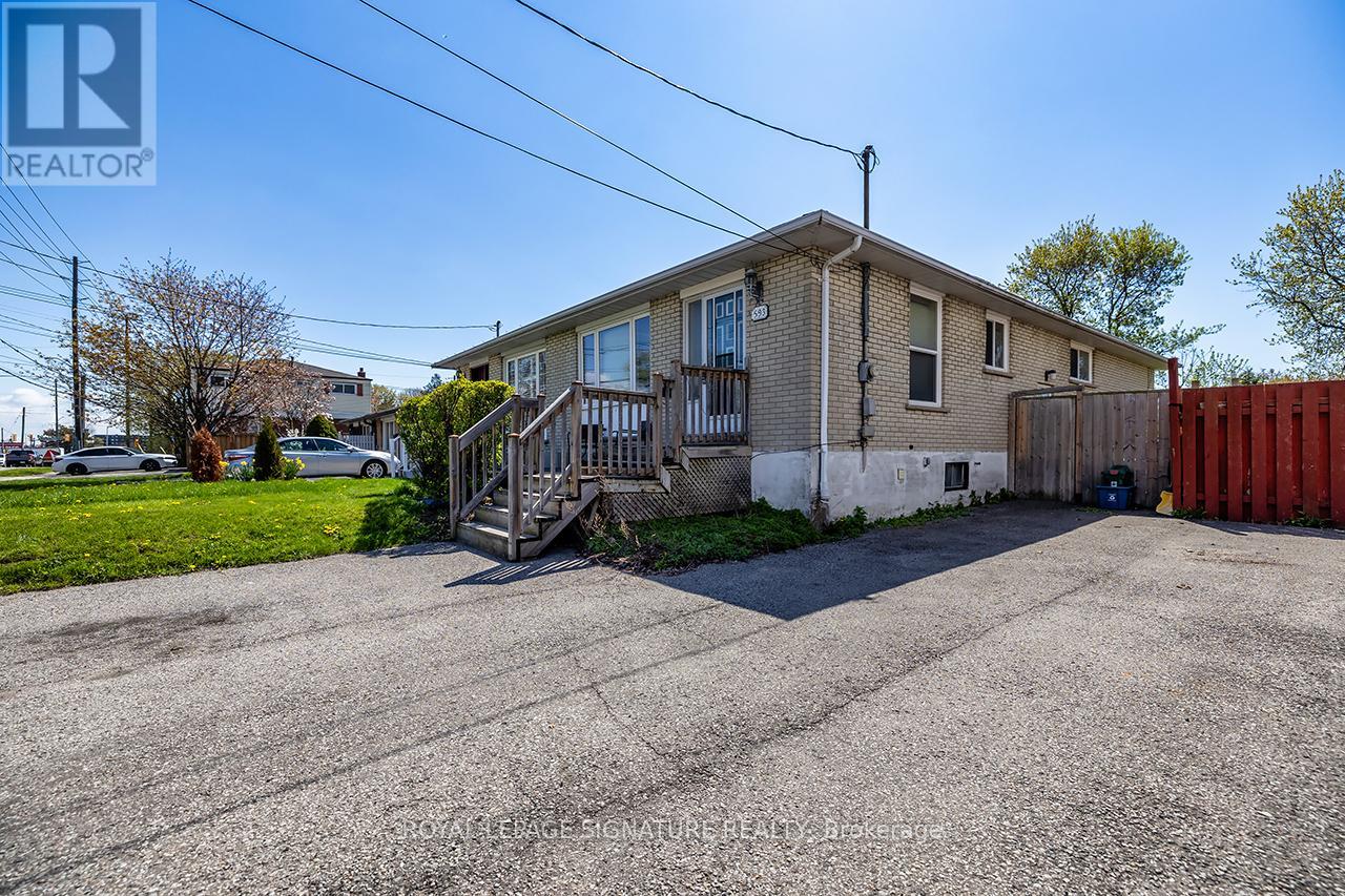 593 Gibb Street, Oshawa, Ontario  L1J 1Z6 - Photo 3 - E13111952