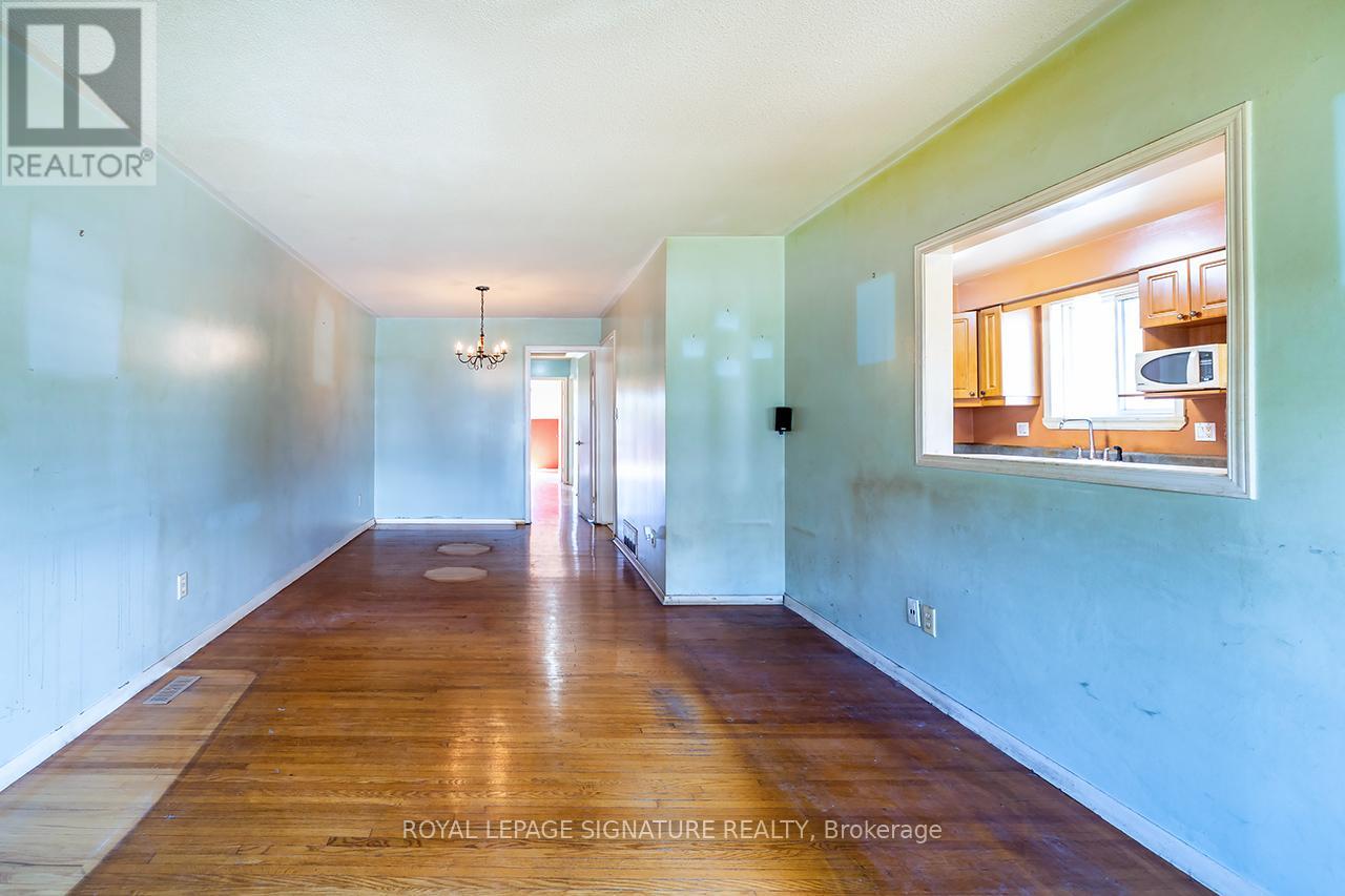 593 Gibb Street, Oshawa, Ontario  L1J 1Z6 - Photo 4 - E13111952