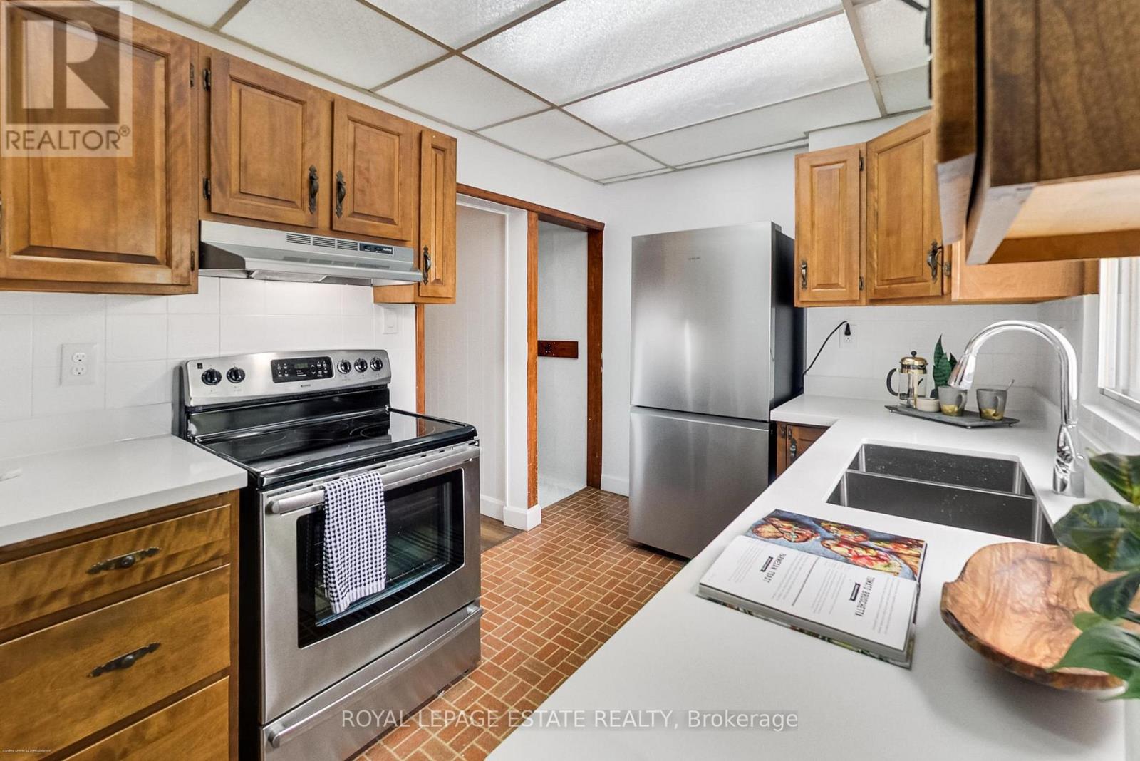 145 Hillingdon Avenue, Toronto (Woodbine Corridor), Ontario  M4C 3J1 - Photo 10 - E13112196