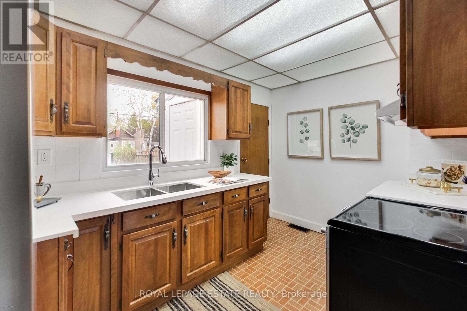 145 Hillingdon Avenue, Toronto (Woodbine Corridor), Ontario  M4C 3J1 - Photo 11 - E13112196