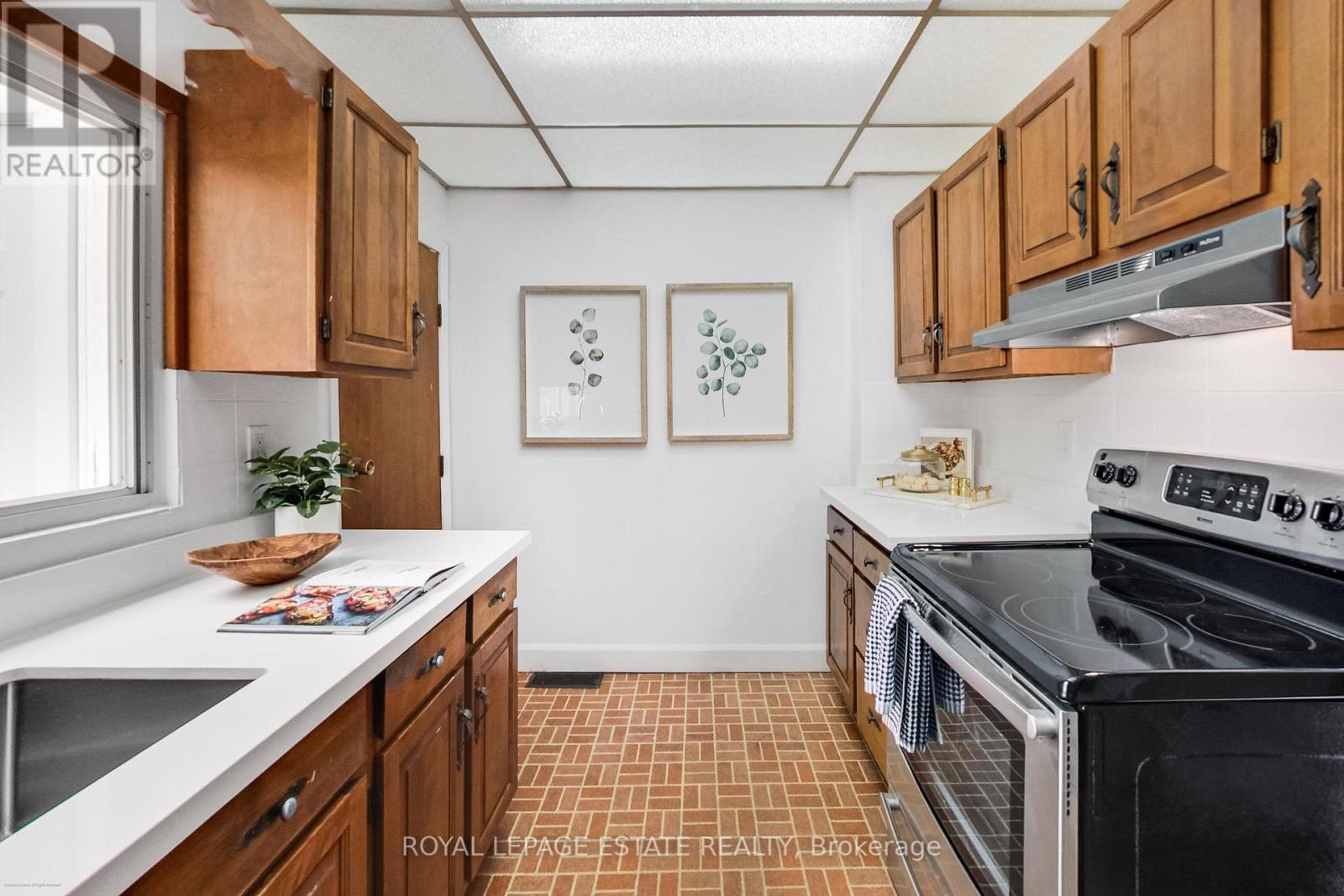 145 Hillingdon Avenue, Toronto (Woodbine Corridor), Ontario  M4C 3J1 - Photo 12 - E13112196