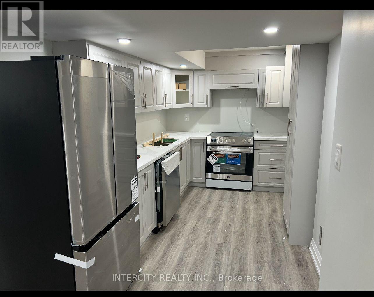 299 Fleetwood Drive, Oshawa, Ontario  L1K 3E8 - Photo 2 - E13112246