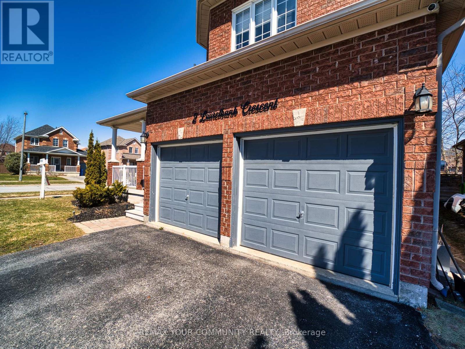 2 Laurelbank Crescent, Georgina, Ontario  L4P 4H6 - Photo 11 - N13112024