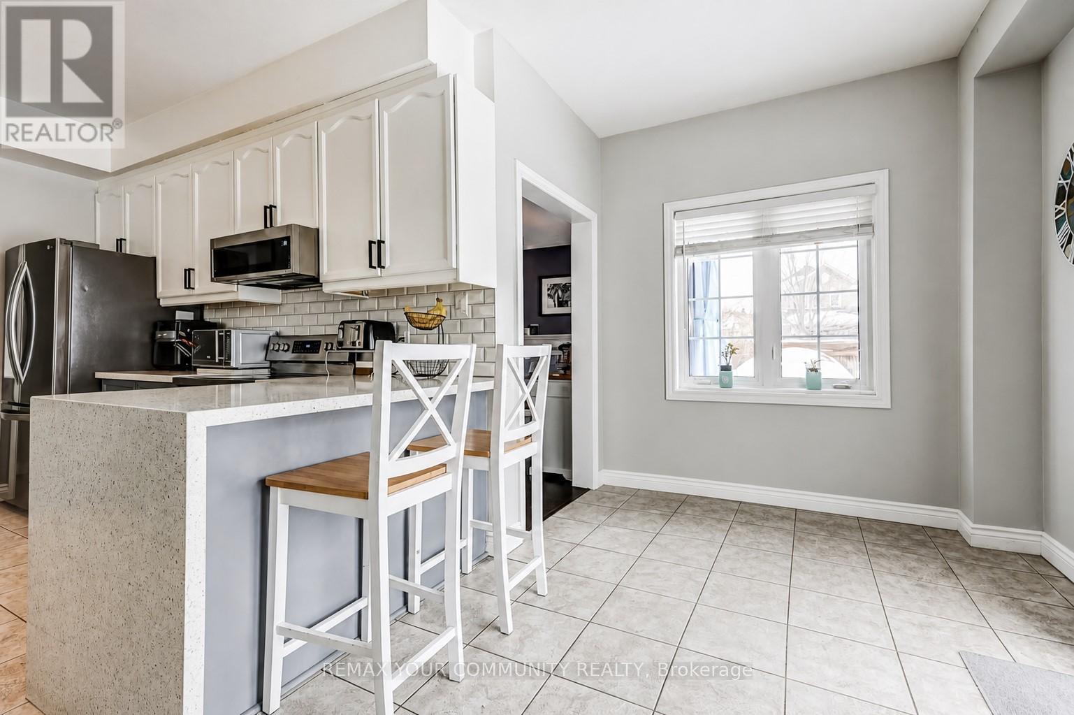2 Laurelbank Crescent, Georgina, Ontario  L4P 4H6 - Photo 17 - N13112024
