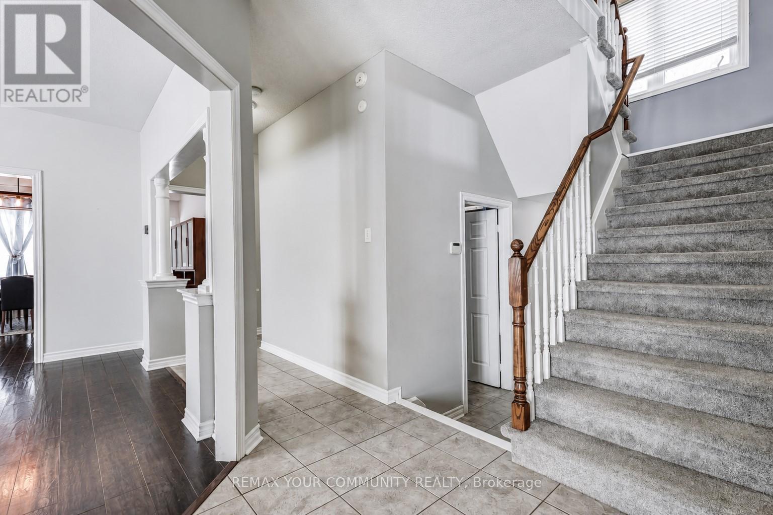 2 Laurelbank Crescent, Georgina, Ontario  L4P 4H6 - Photo 23 - N13112024