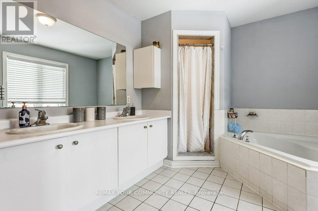 2 Laurelbank Crescent, Georgina, Ontario  L4P 4H6 - Photo 28 - N13112024