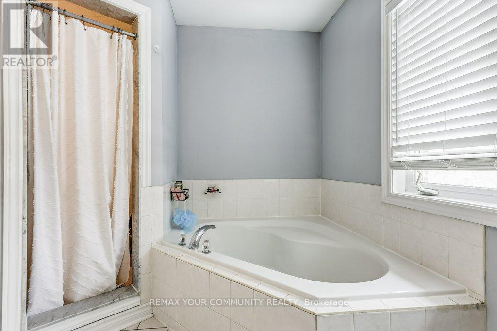 2 Laurelbank Crescent, Georgina, Ontario  L4P 4H6 - Photo 29 - N13112024
