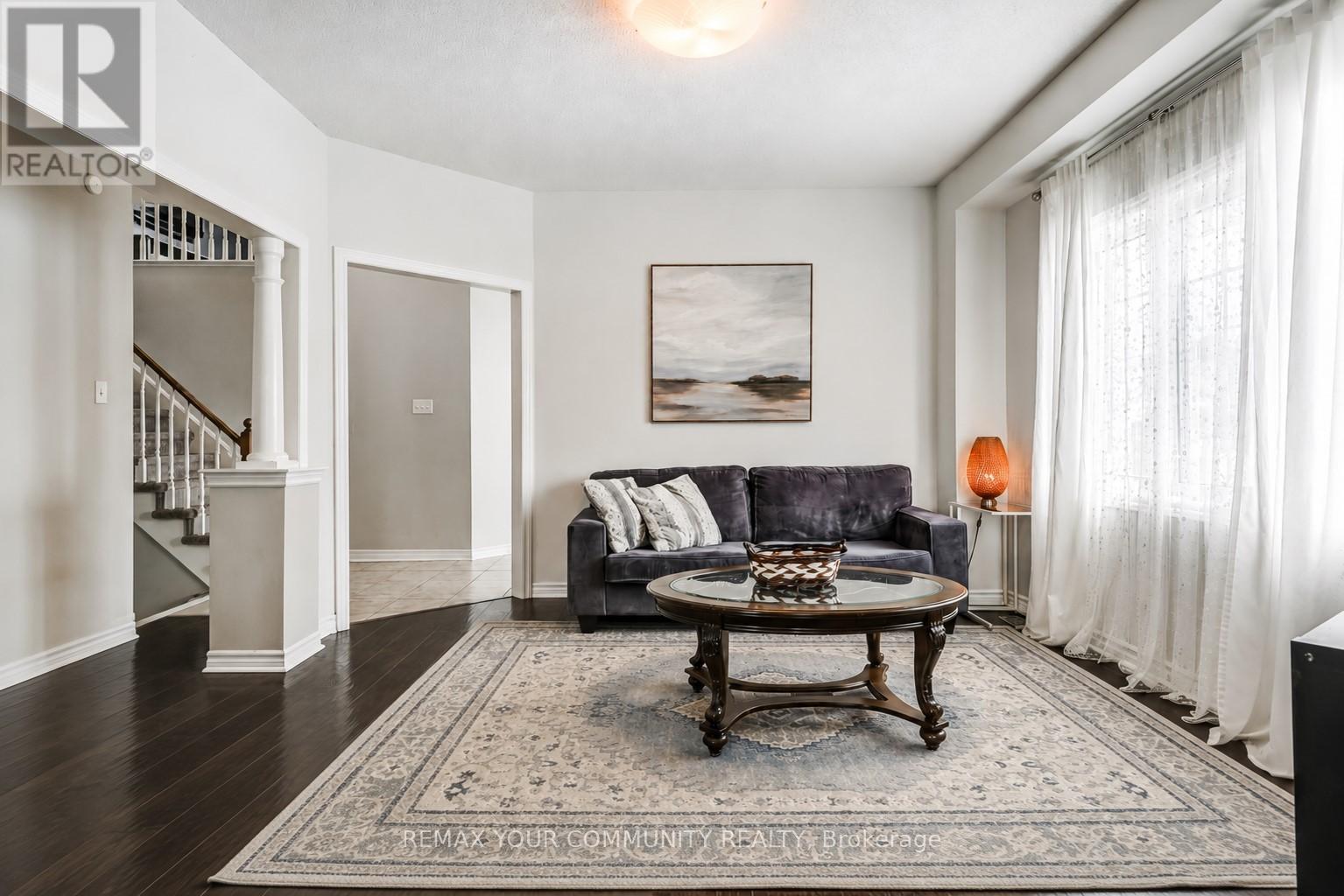 2 Laurelbank Crescent, Georgina, Ontario  L4P 4H6 - Photo 4 - N13112024
