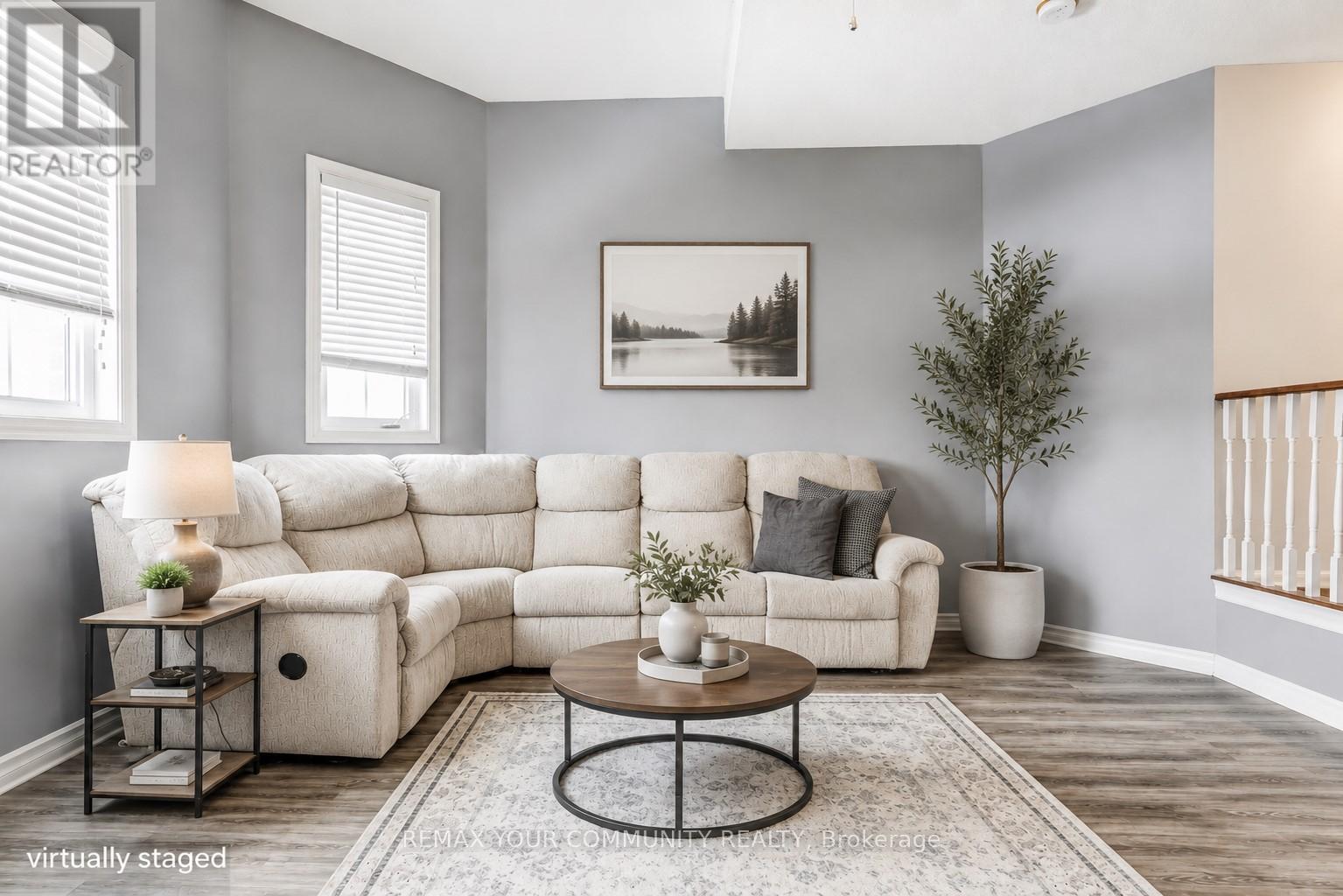 2 Laurelbank Crescent, Georgina, Ontario  L4P 4H6 - Photo 5 - N13112024
