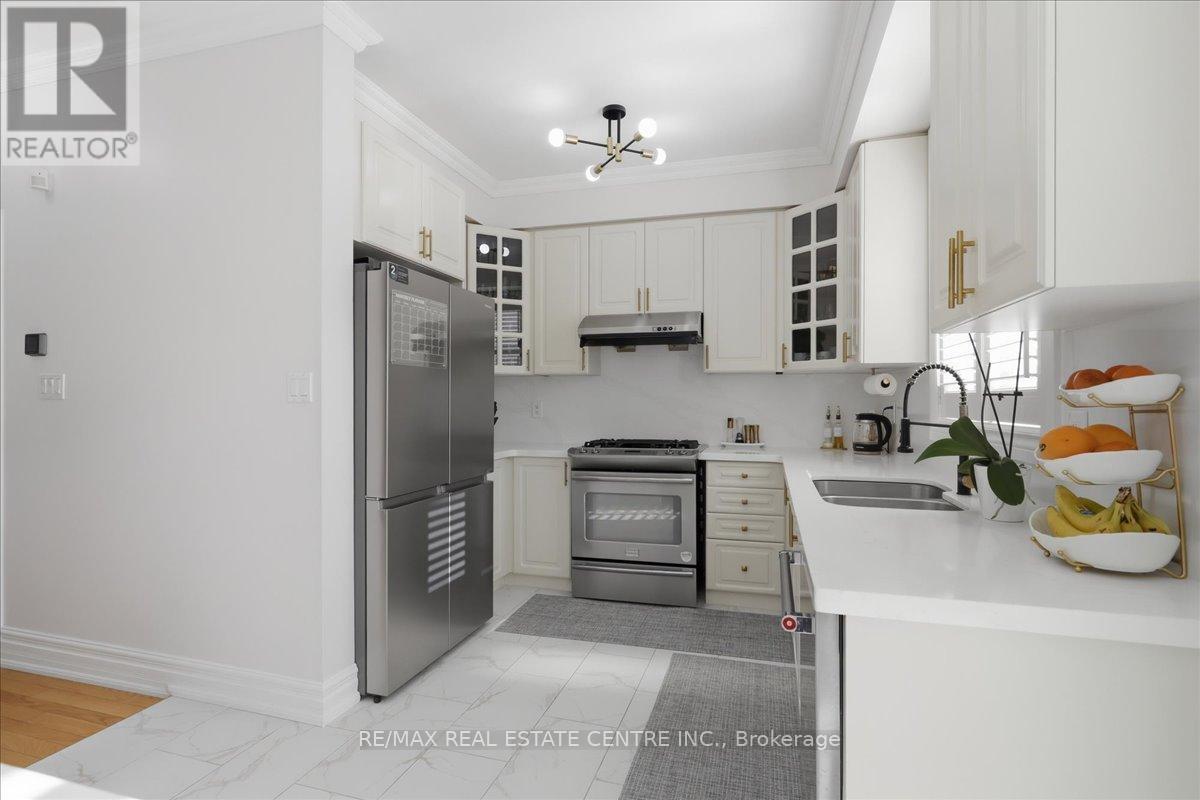 83 Limeridge Street, Aurora, Ontario  L4G 7X9 - Photo 8 - N13112078