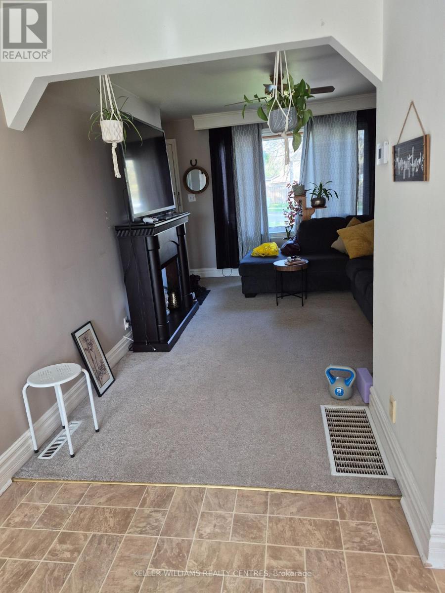 Upper - 185 Newton Street, Newmarket, Ontario  L3Y 3K6 - Photo 3 - N13112088