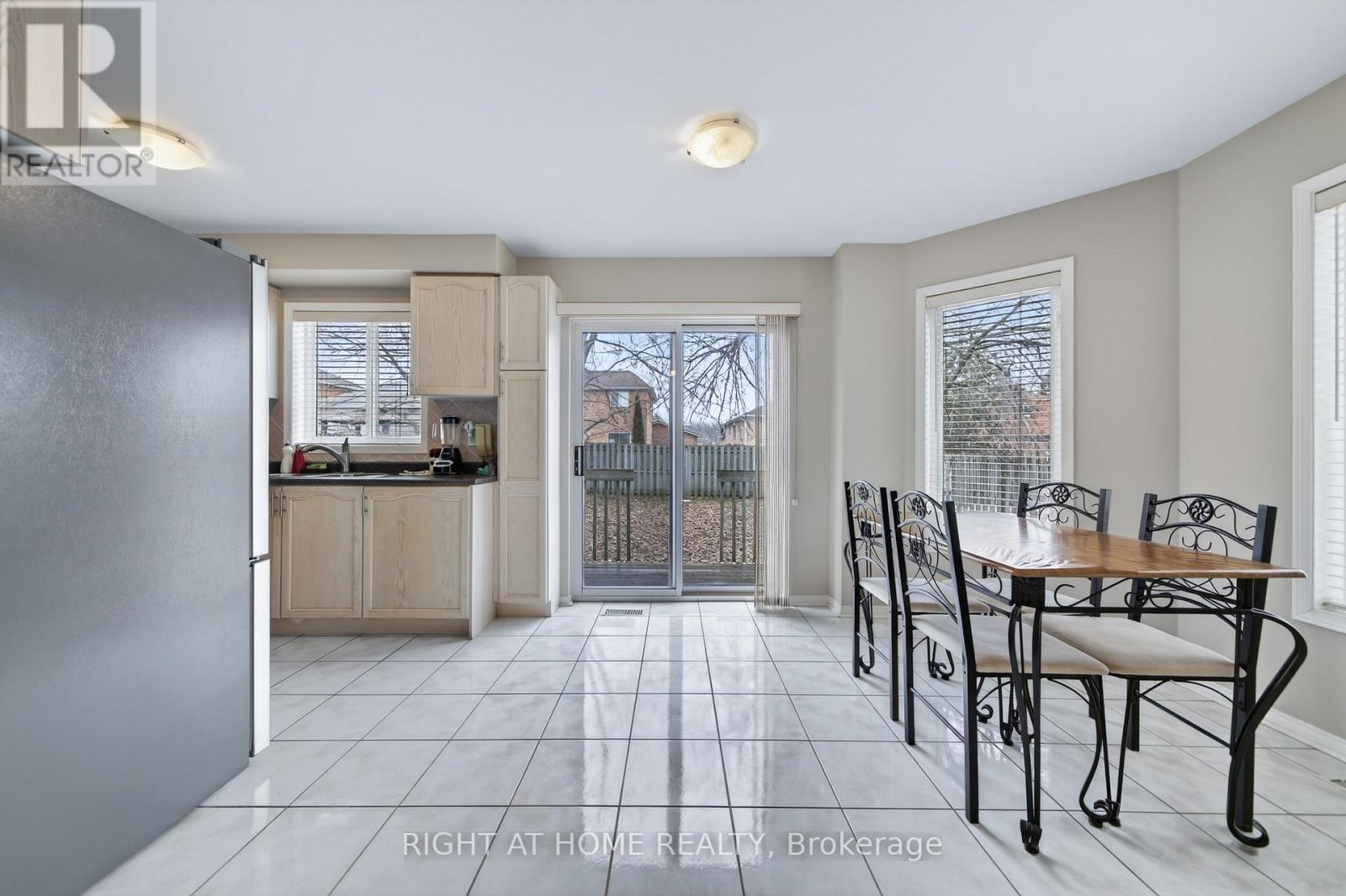 1338 Vincent Crescent, Innisfil, Ontario  L9S 1Z8 - Photo 5 - N13112326