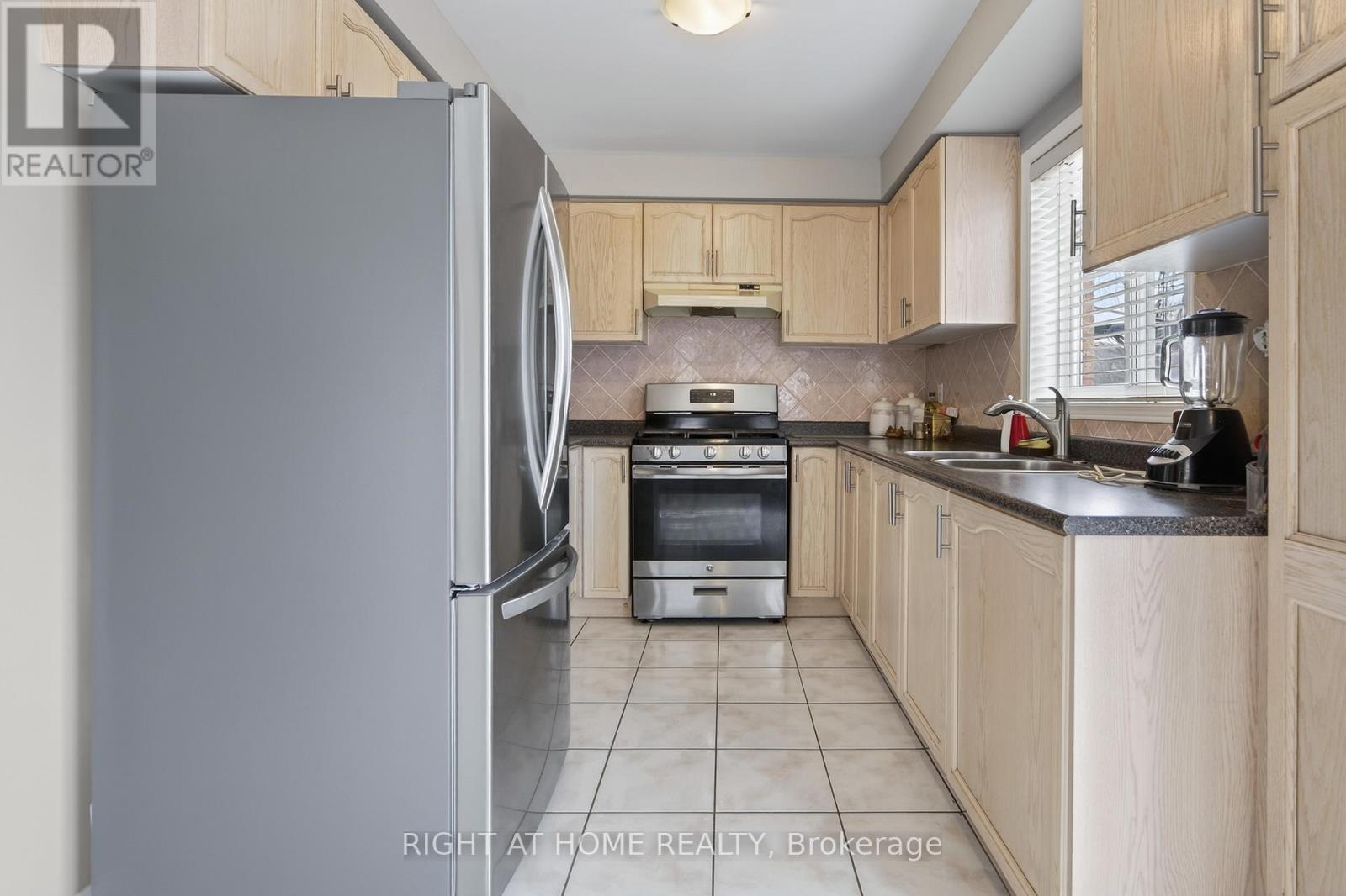 1338 Vincent Crescent, Innisfil, Ontario  L9S 1Z8 - Photo 7 - N13112326