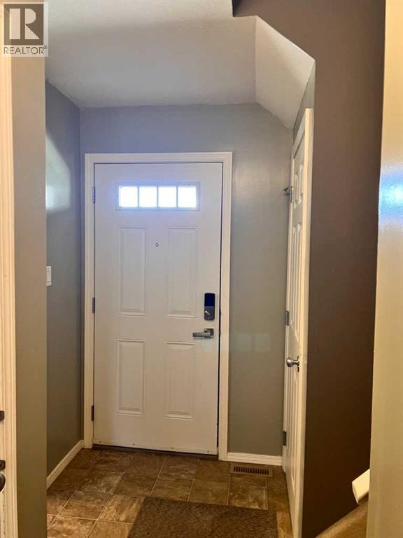 2, 153 Silkstone Road W, Lethbridge, Alberta  T1J 3Y6 - Photo 5 - A2309621