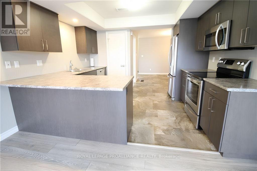 53 Ridgeway Place, Belleville, Ontario  K8P 5G3 - Photo 4 - X13112364