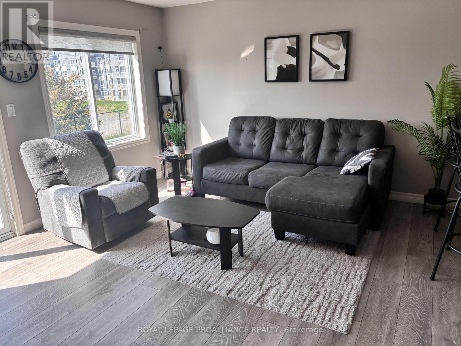 53 Ridgeway Place, Belleville, Ontario  K8P 5G3 - Photo 7 - X13112364