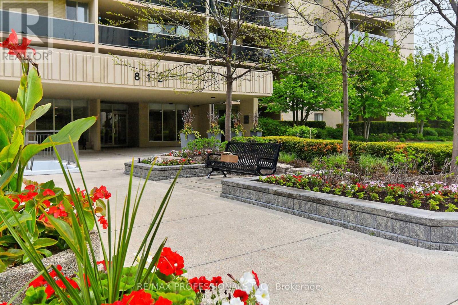 1504 - 812 BURNHAMTHORPE ROAD, Toronto, Ontario