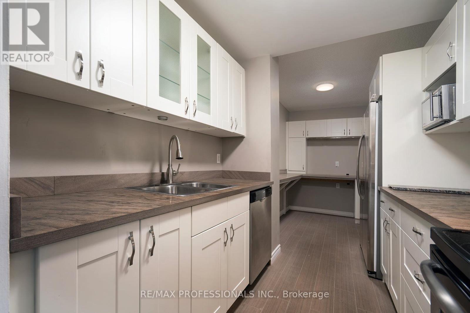 1504 - 812 Burnhamthorpe Road, Toronto, Ontario  M9C 4W1 - Photo 16 - W13111954
