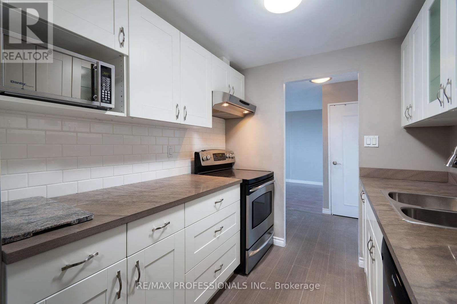 1504 - 812 Burnhamthorpe Road, Toronto, Ontario  M9C 4W1 - Photo 17 - W13111954