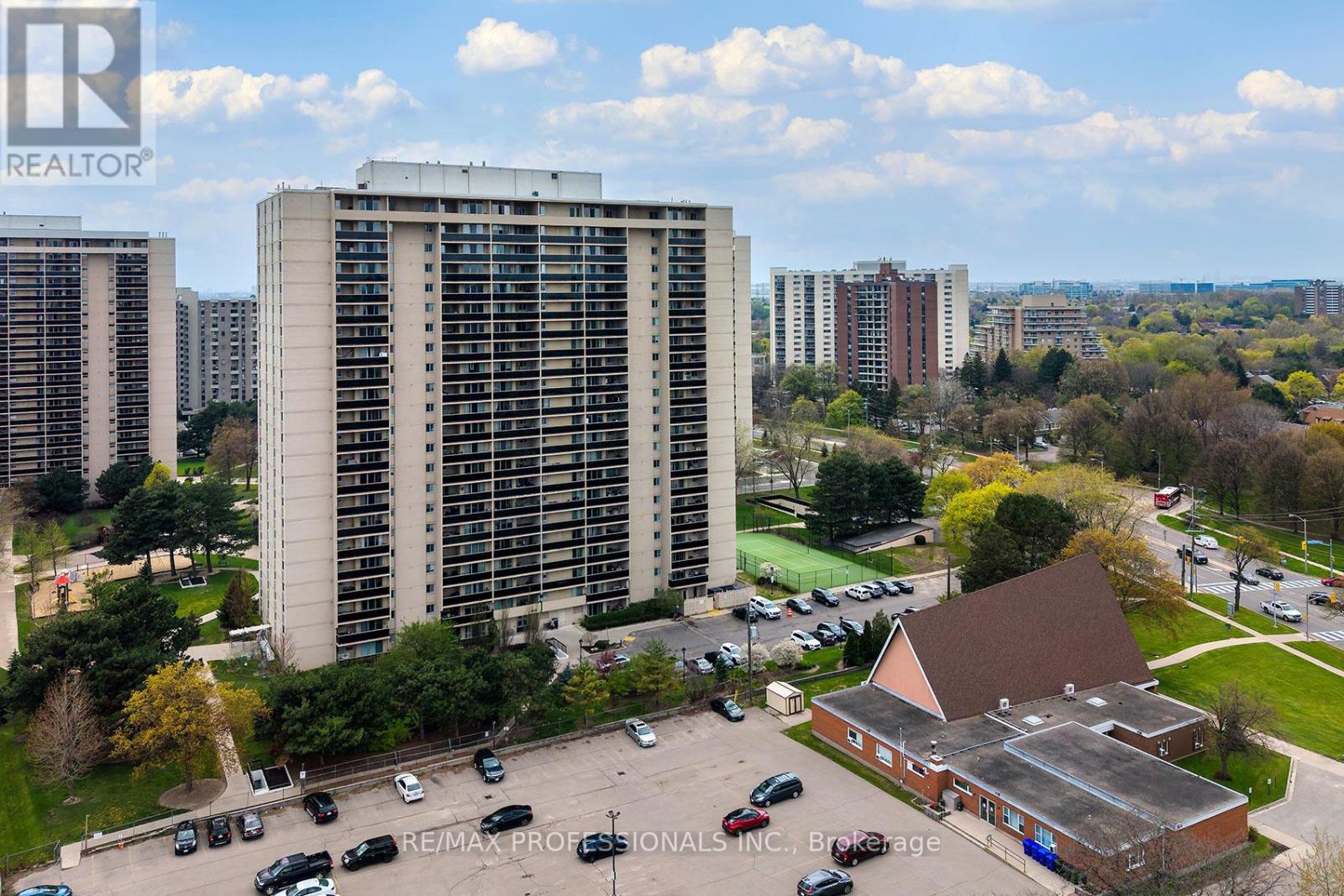 1504 - 812 Burnhamthorpe Road, Toronto, Ontario  M9C 4W1 - Photo 2 - W13111954