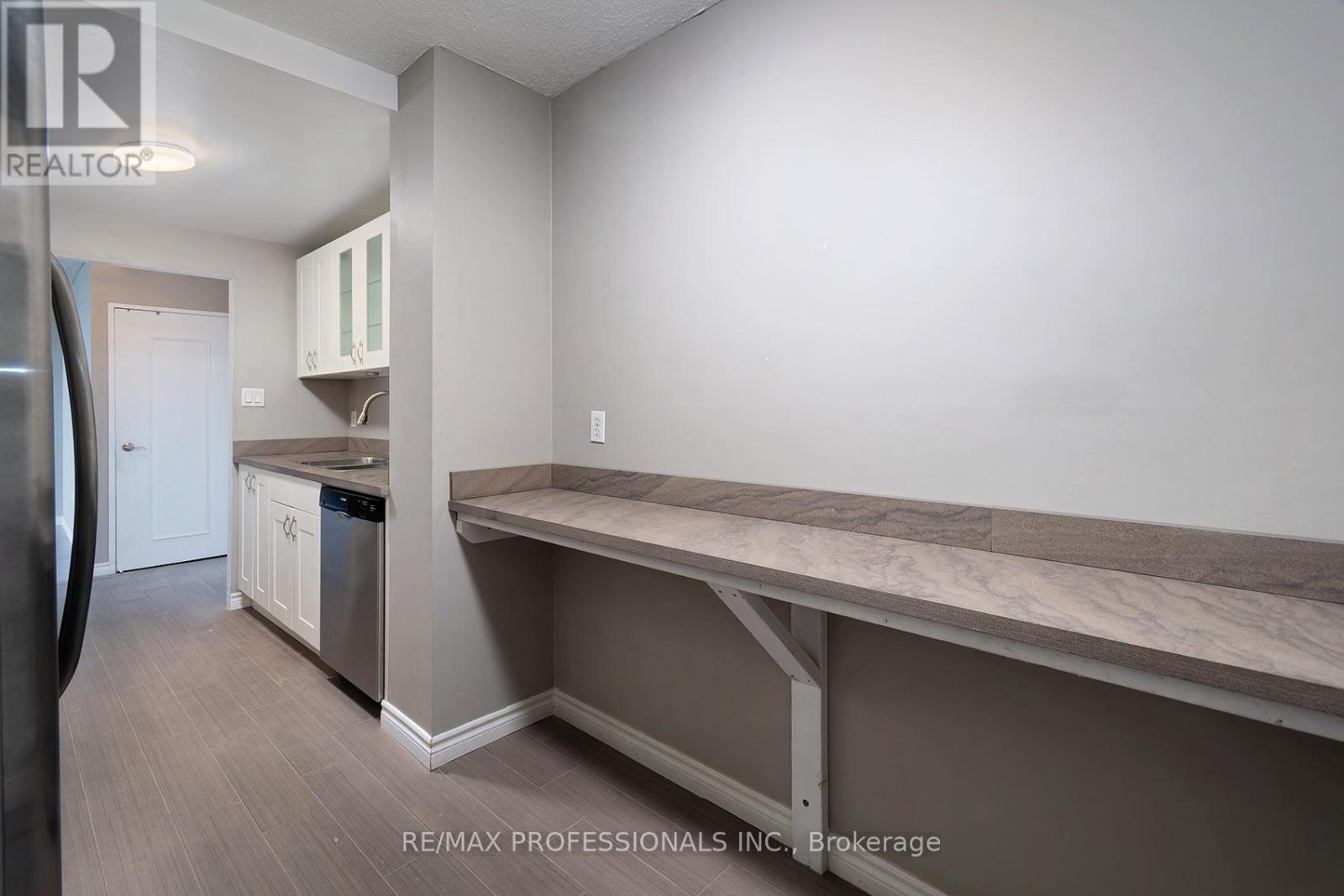 1504 - 812 Burnhamthorpe Road, Toronto, Ontario  M9C 4W1 - Photo 21 - W13111954