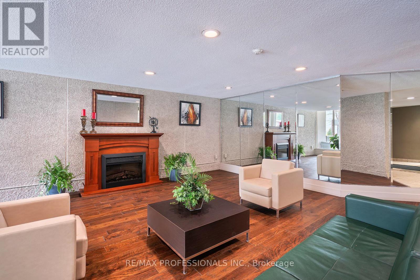 1504 - 812 Burnhamthorpe Road, Toronto, Ontario  M9C 4W1 - Photo 3 - W13111954