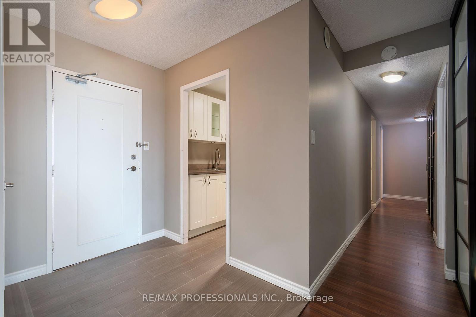 1504 - 812 Burnhamthorpe Road, Toronto, Ontario  M9C 4W1 - Photo 4 - W13111954